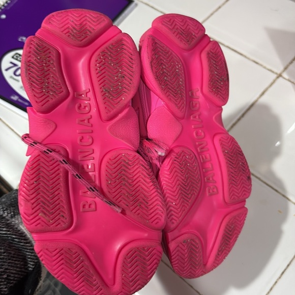 Triple S toddler
Balenciaga - Picture 2 of 5